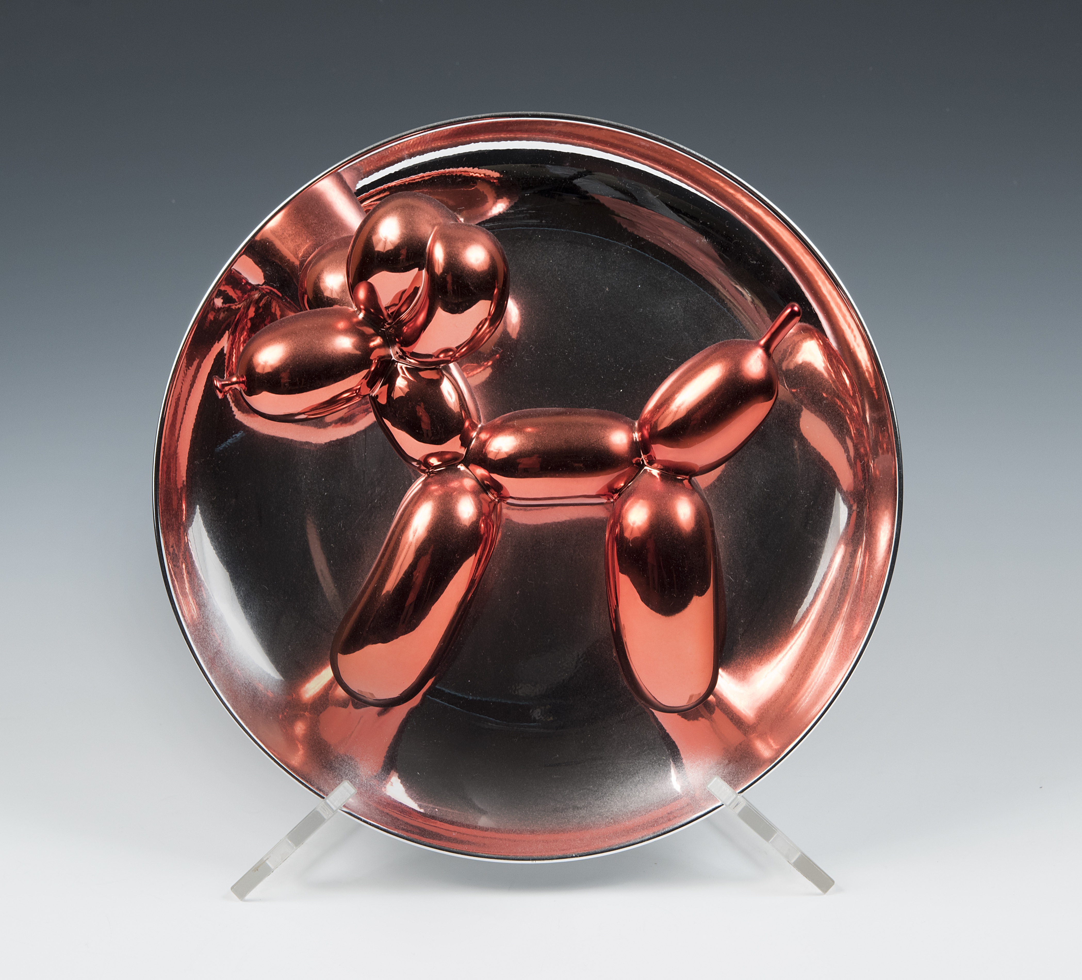 an artwork by jeff koons make to look like a dog made out of a balloon.