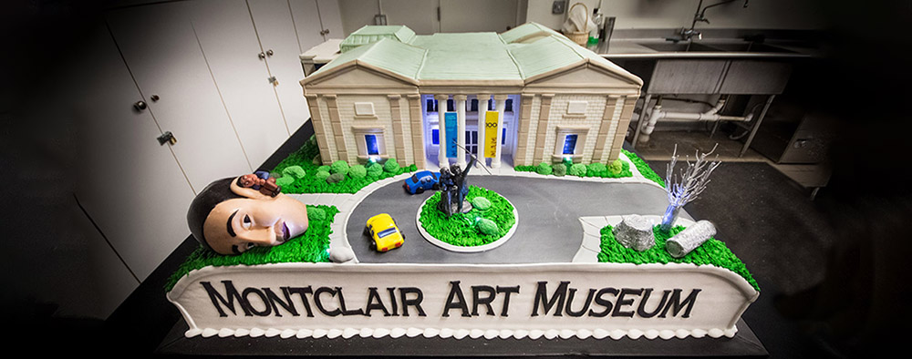 MAM's 100 year celebration cake depicting the facade of the Museum