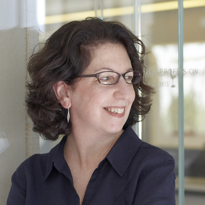 Linda Jacobs Headshot