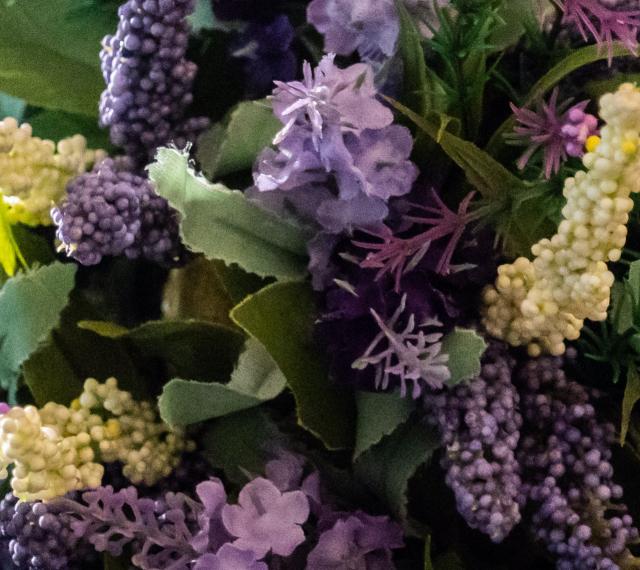 Detail of a purple and white floral centerpiece at MAM's 2018 luncheon.